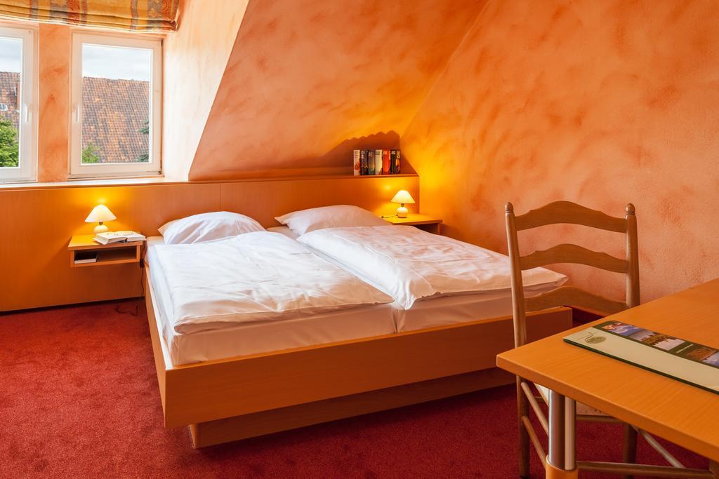 Landhotel Zur Linde Verden an der Aller Exterior photo